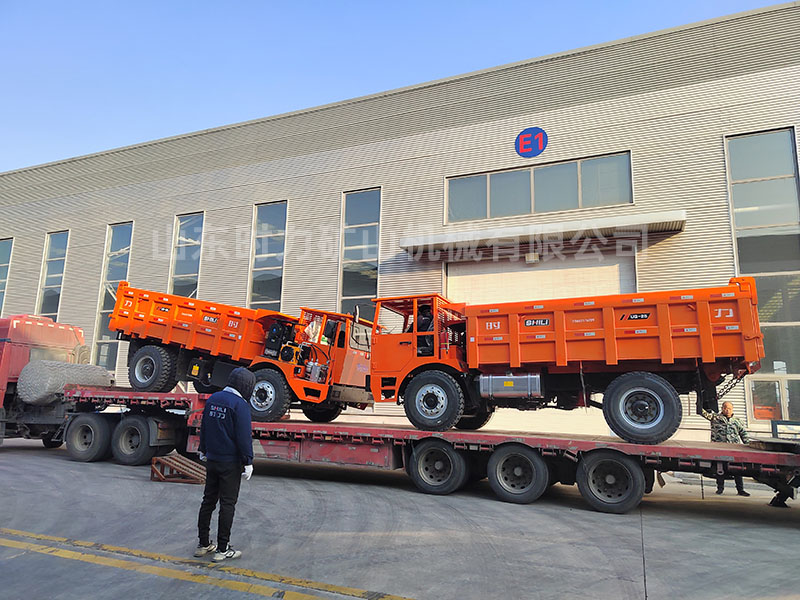 2臺(tái)20噸礦用自卸車(chē)發(fā)往陜西