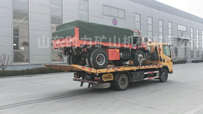 8噸帶篷布井下自卸車(chē)發(fā)往山西