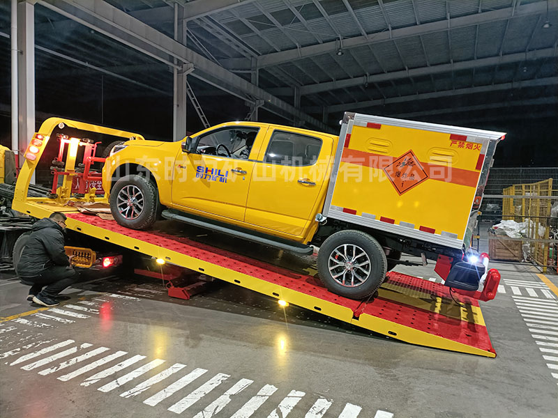 FCB-1無(wú)軌爆破器材運(yùn)輸車(chē)發(fā)往河南